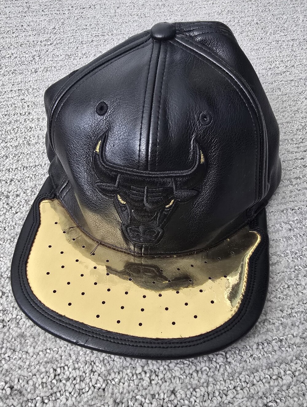Men's Chicago Bulls Mitchell & Ness Metallic Black/Gold Day One Snapback Hat Nba